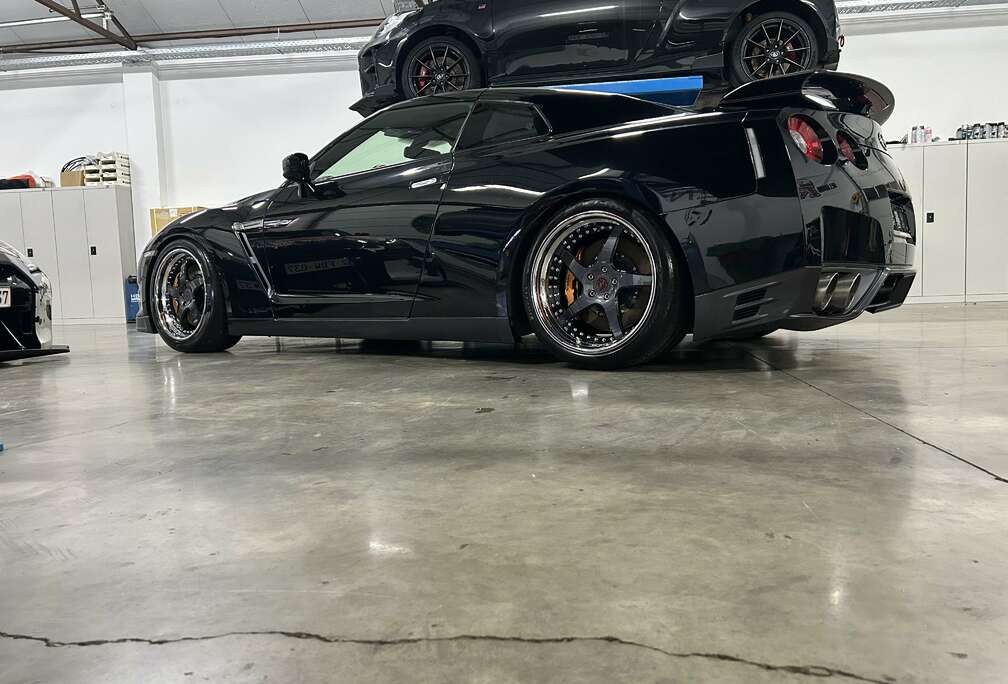 Nissan Black edition