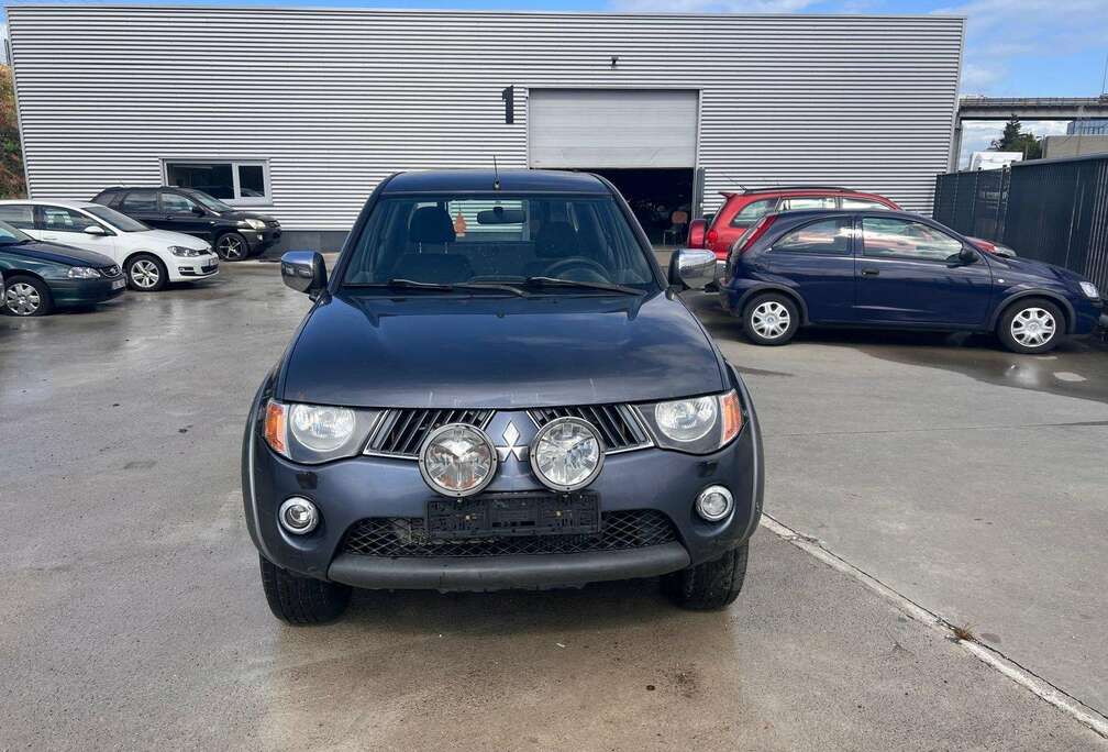 Mitsubishi 2.5 Turbo int. Intense 4WD