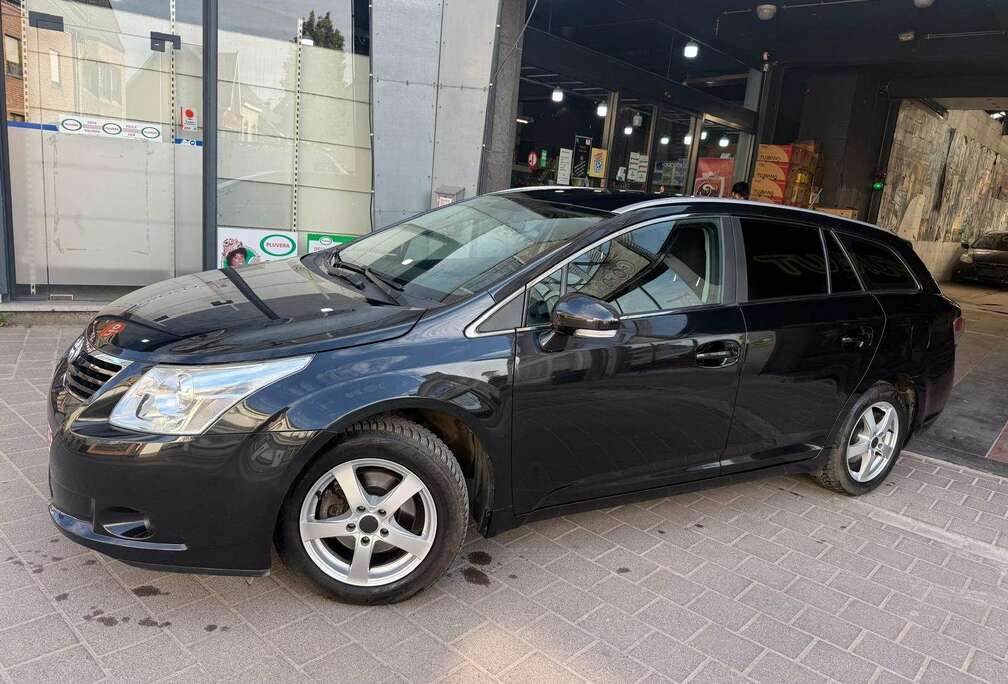 Toyota 1.6i VVT-i 16v Essence Linea  *Carnet Complet 1er main*