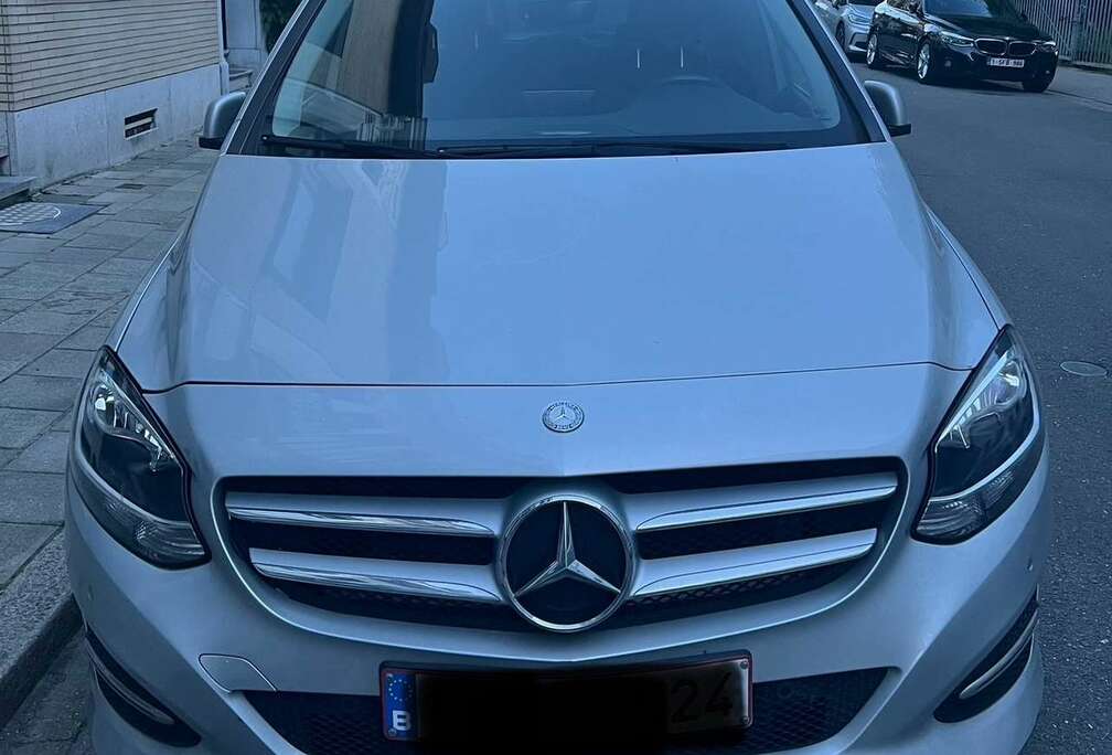 Mercedes-Benz B 180