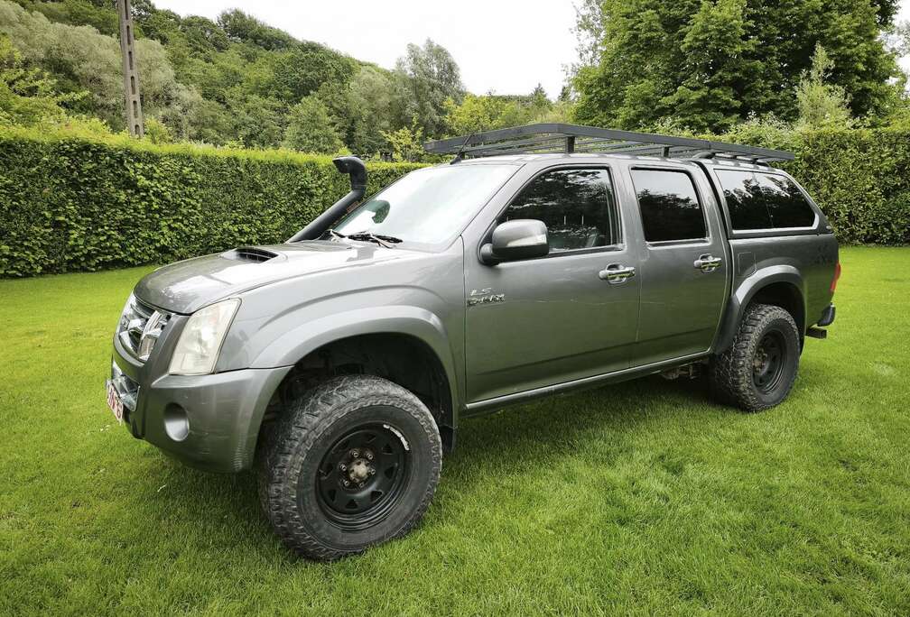 Isuzu 2.5 4WD SPACE CAB LS