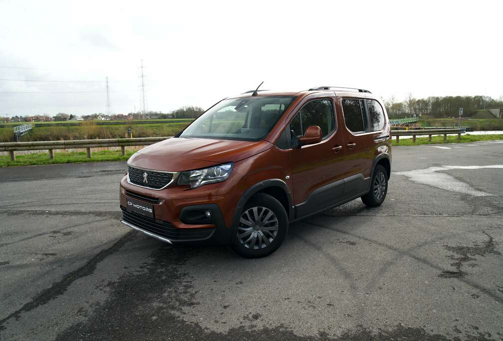 Peugeot AUTOMAAT  CAMERA  CARPLAY  CRUISE  7784 KM