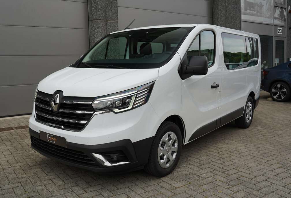 Renault 2.0 BluedCi * 9 SEATS/ CARPLAY / CAMERA / CRUISE *