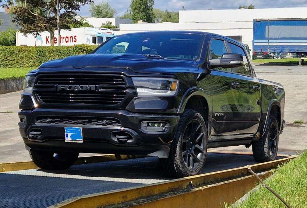 Dodge RAM 1500 4x4 Crew Cab Laramie night AIRSUSP/FULL