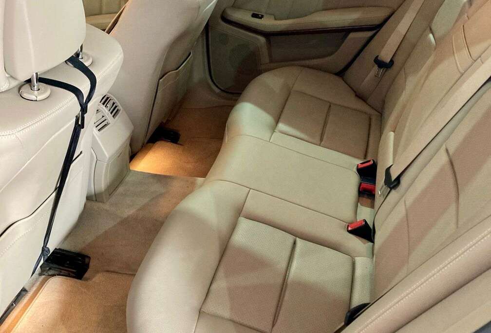 Mercedes-Benz CDI DPF BlueEFFICIENCY 7G-TRONIC Elegance