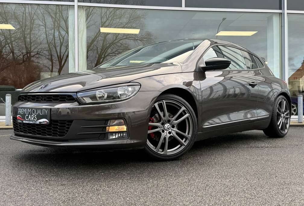 Volkswagen ZETELVERWARMING / SENSOREN / NAVIGATIE / AIRCO /