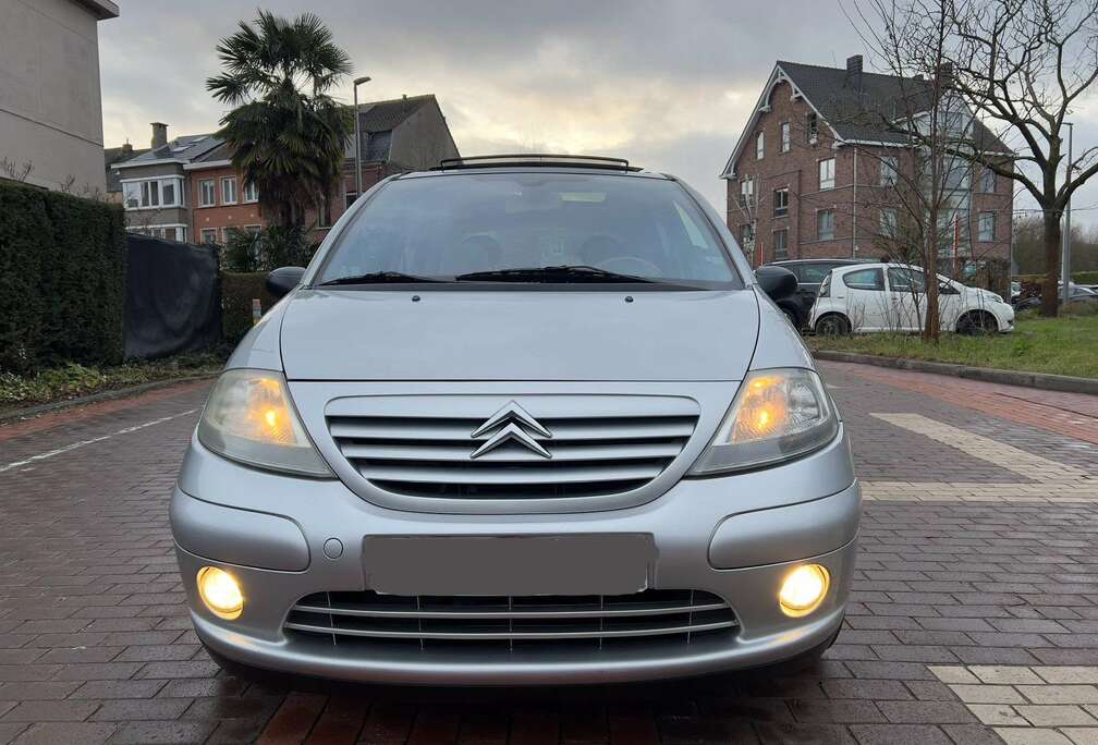 Citroen 1.4i toit panoramique / airco digital / parctronic