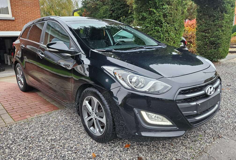 Hyundai SW 1.6 CRDi Blackline ISG / EURO 6b / GARANTIE 12M