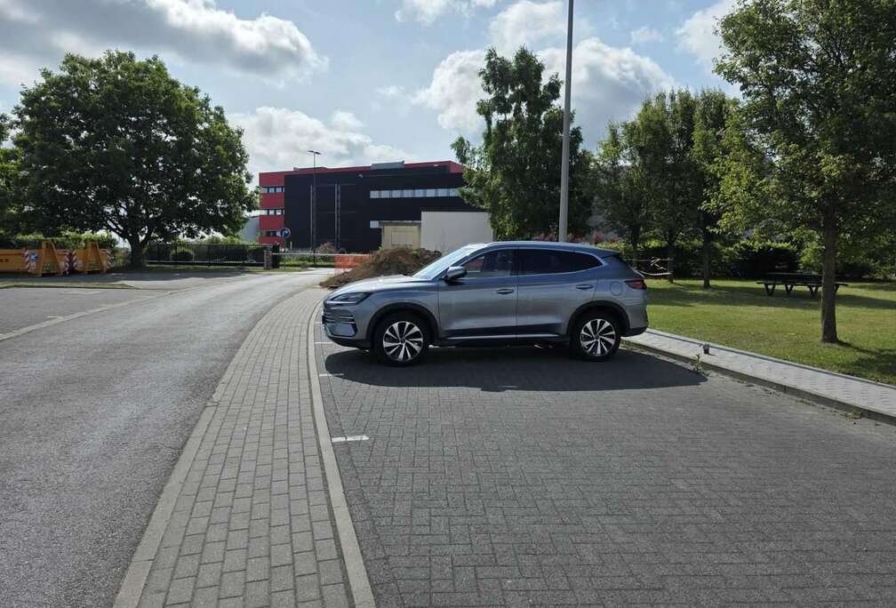 BYD Design 323cv