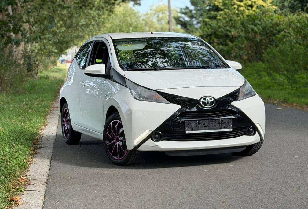Toyota 1.0i VVT-i x-play - Garantie 12 mois