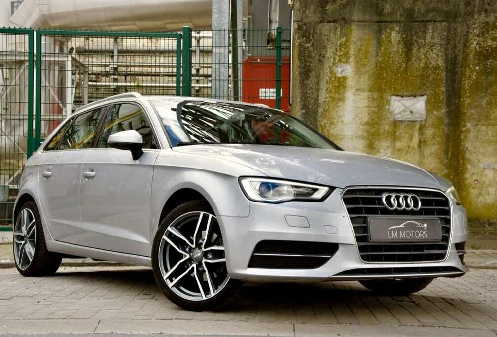Audi 30TFSi **XENON** BENZINE