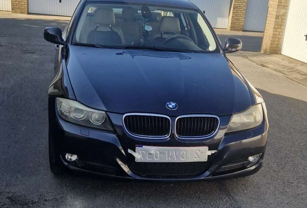 BMW BMW E90 318D // 100KW 136PK // ONDERHOUDSBOEK LEDE