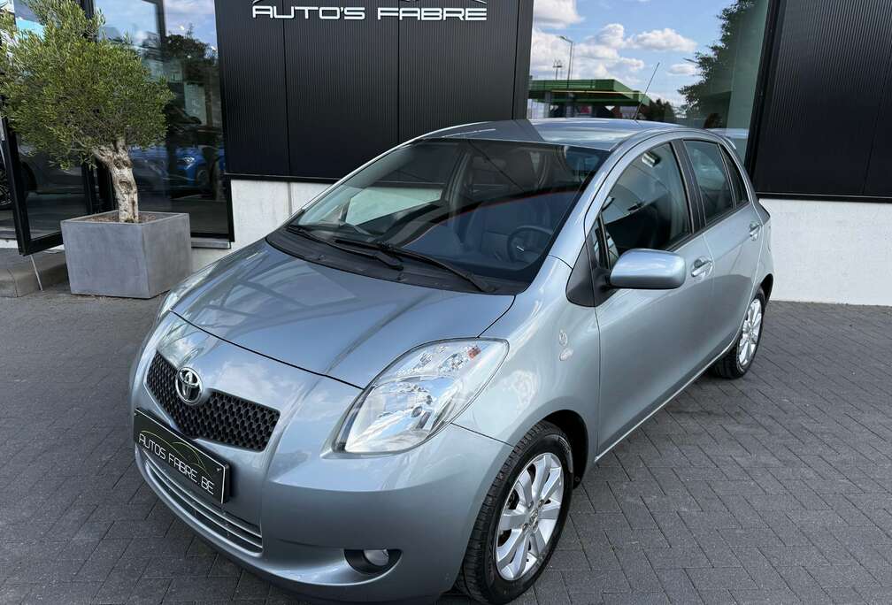 Toyota 1.3i VVT-i 16v Connected GPS 62000km 1 er prop