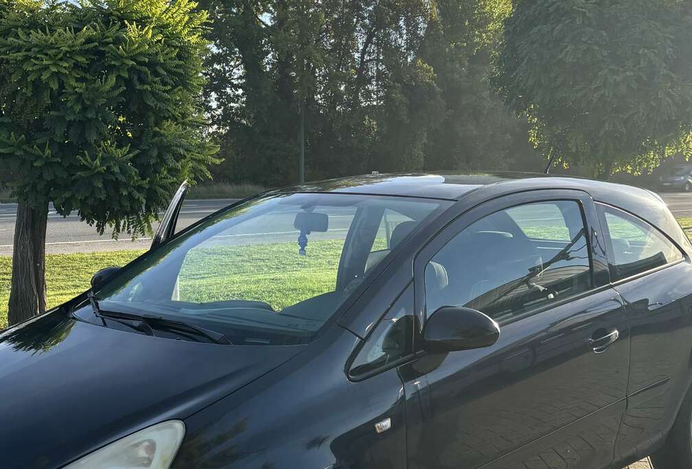 Opel Opel Corsa D 1.4 Essence