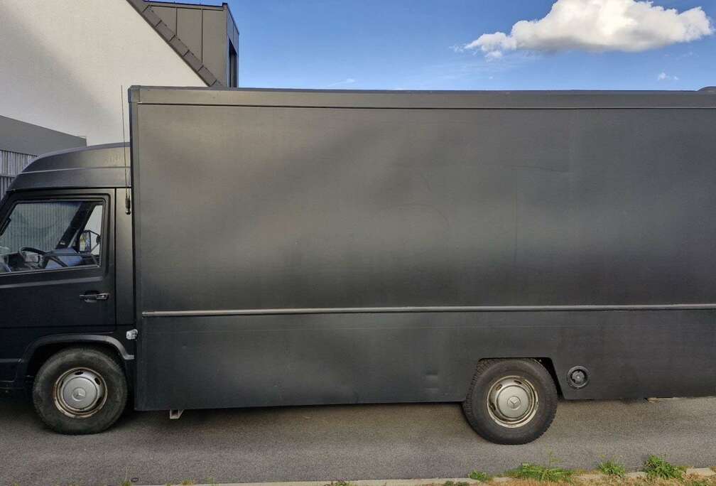 Mercedes-Benz MB100 D