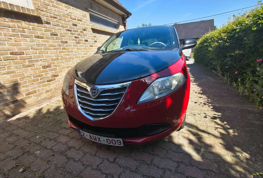 Lancia Ypsilon 1.2i Fire Evo II Black & Red