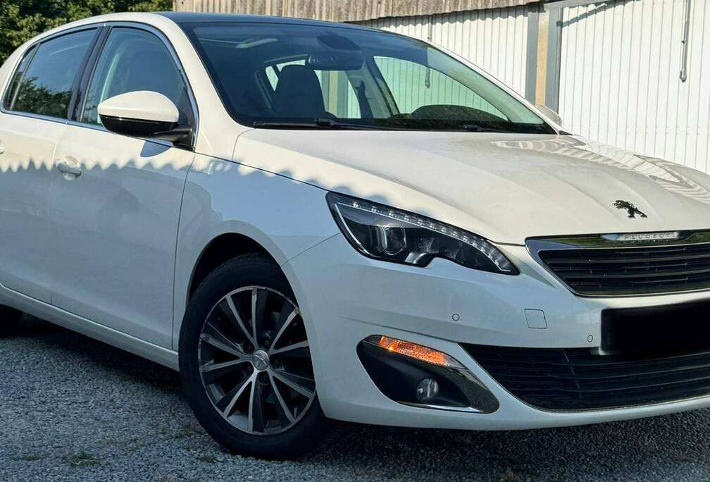 Peugeot 1.2 PureTech Allure STT // Boite automatique