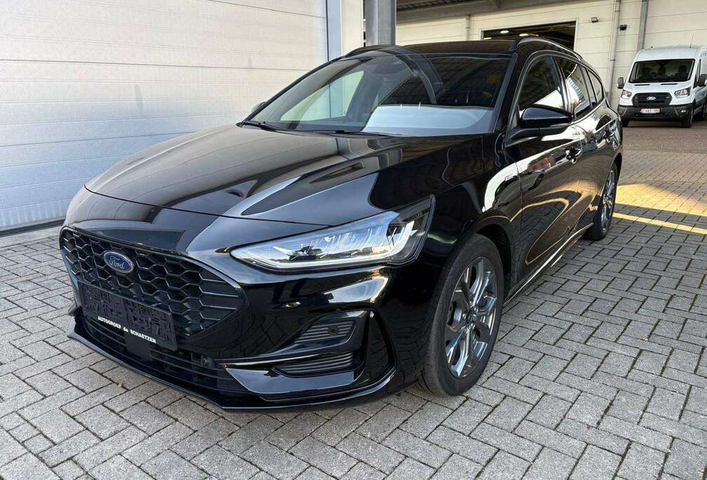 Ford Focus St-line X clipper 155 pk met pano-dak