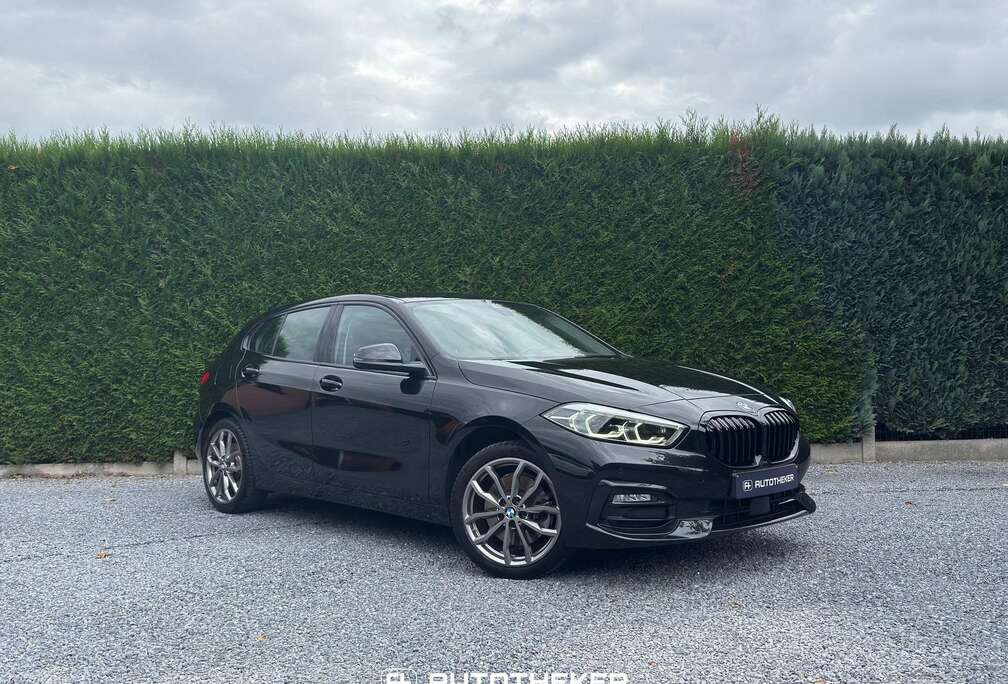 BMW 120i Sport Line  Carplay  Camera  Ambient light