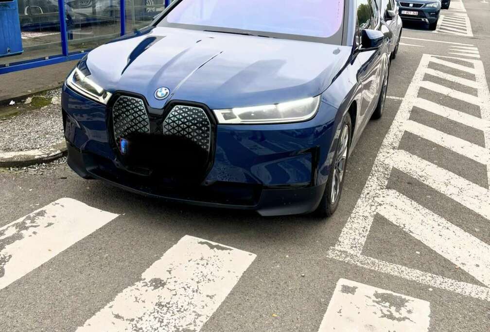 BMW 76.6 kWh xDrive40