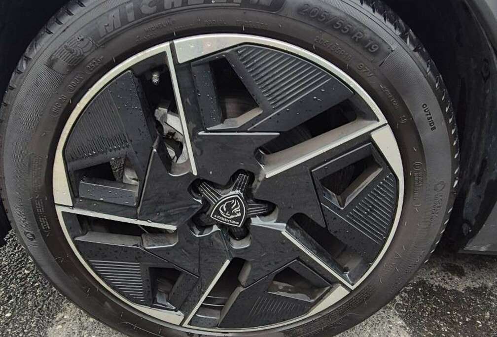 Peugeot PureTech 130 EAT8 GT