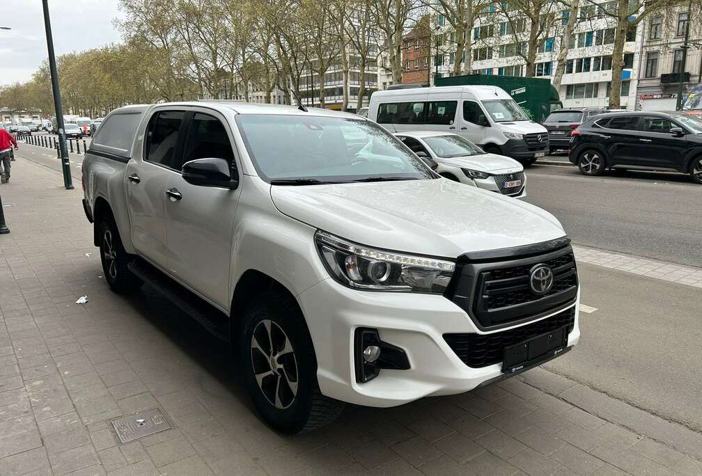 Toyota Hilux 2.4 D-4D 4WD Invincible
