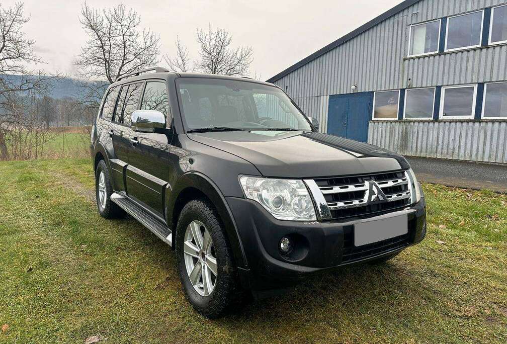 Mitsubishi Pajero 3.2-200 CV / 4x4 / XENON Automat