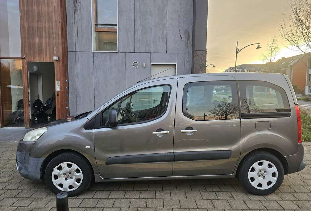 Peugeot Tepee 1.6 e-HDi AUTOMATIQUE  0467 63 94 32