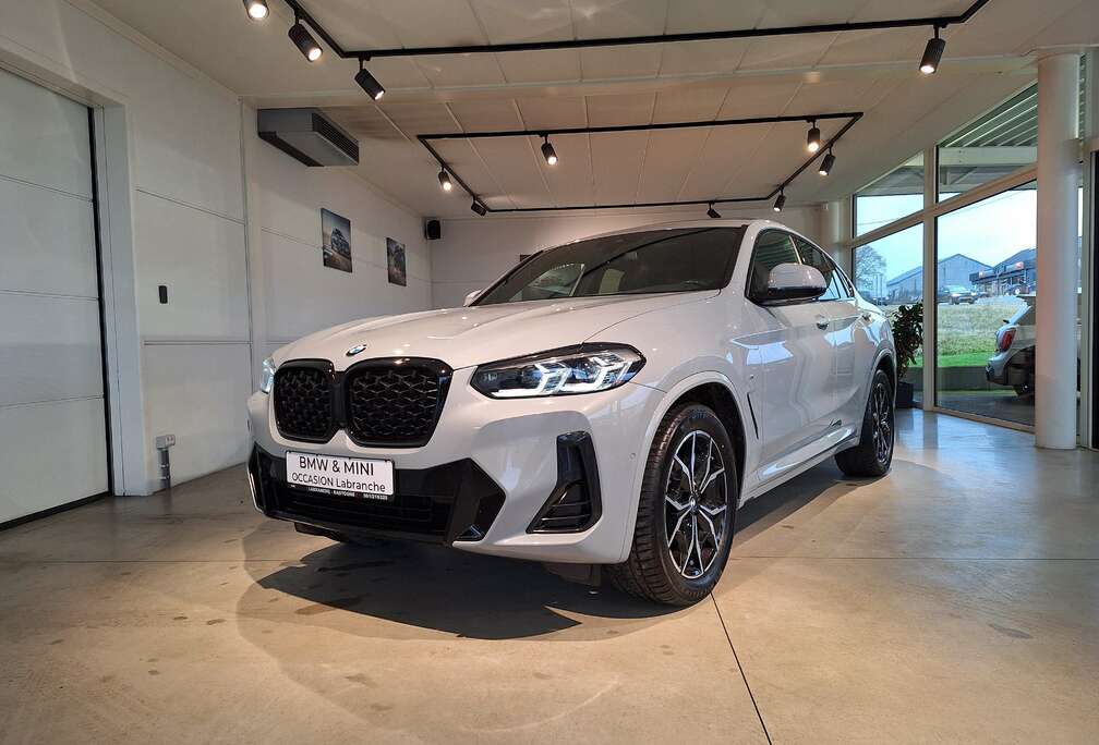 BMW xDrive20D/CAMERA/TOIT PANO/ATELAGE/