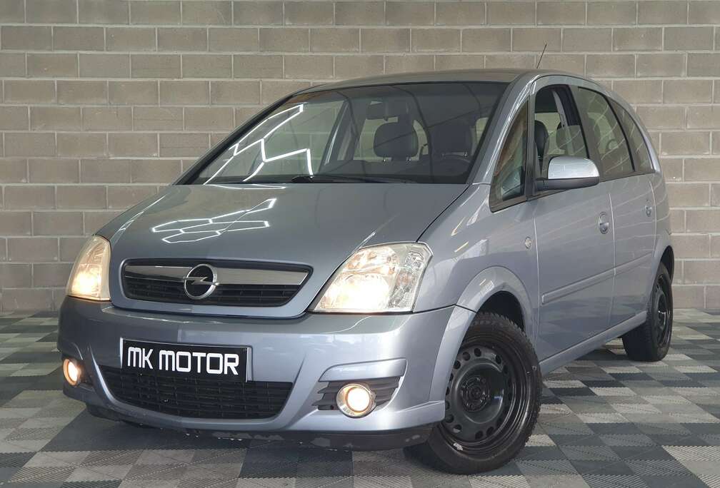 Opel 1.6 ESSENCE 105CV - BOITE AUTO - CAPTEURS - CLIM