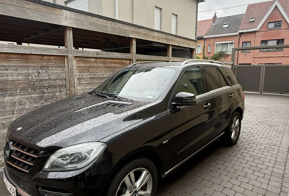 Mercedes-Benz BlueTEC 4MATIC 7G-TRONIC Edition 1