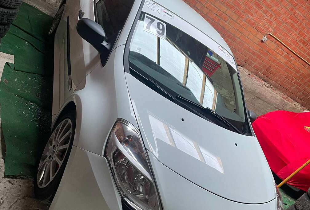 Renault Clio 2.0 16V 200 RS Cup