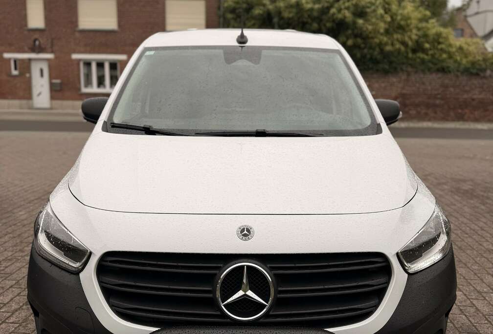 Mercedes-Benz 110 Standard BASE