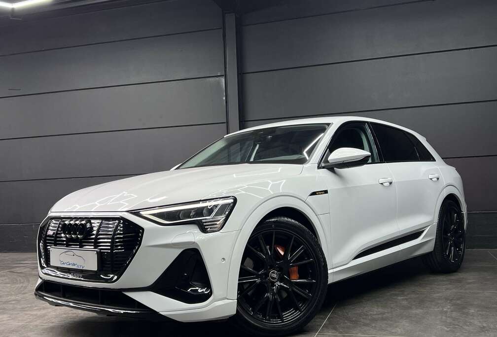 Audi Quattro / S line / Black pack / 21\