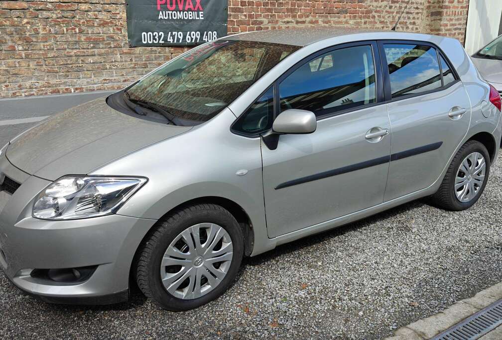 Toyota Auris 1.6i boîte automatique prêt à immatriculé