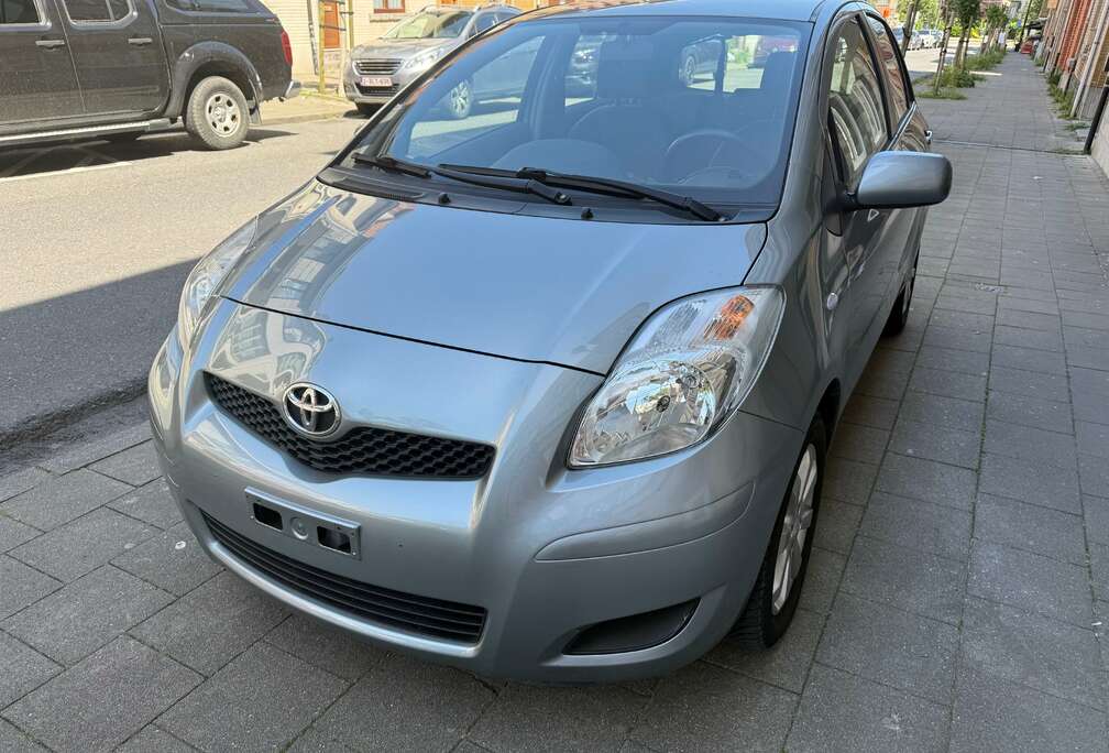 Toyota 1.3i VVT-i 61000KM AUTOMATIQUE NEUFCT GARANTIE