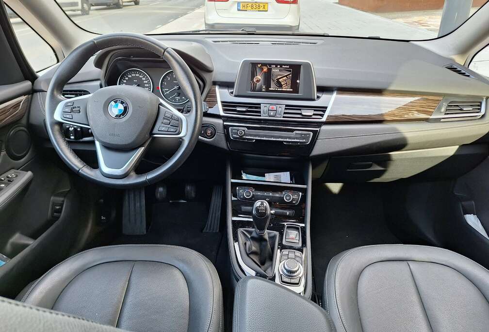 BMW 216i Active Tourer Luxury Line