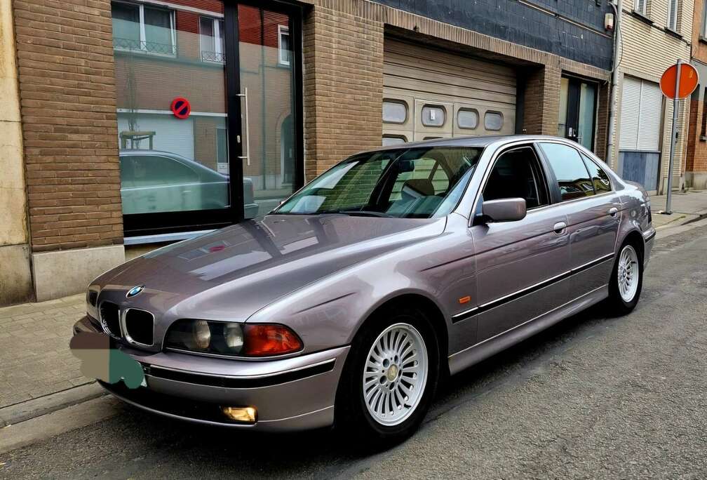 BMW 528i