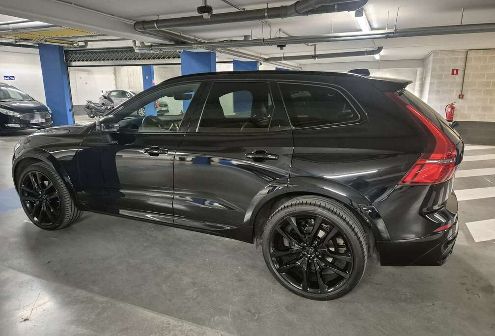 Volvo 2.0 B4 MHEV Plus Dark