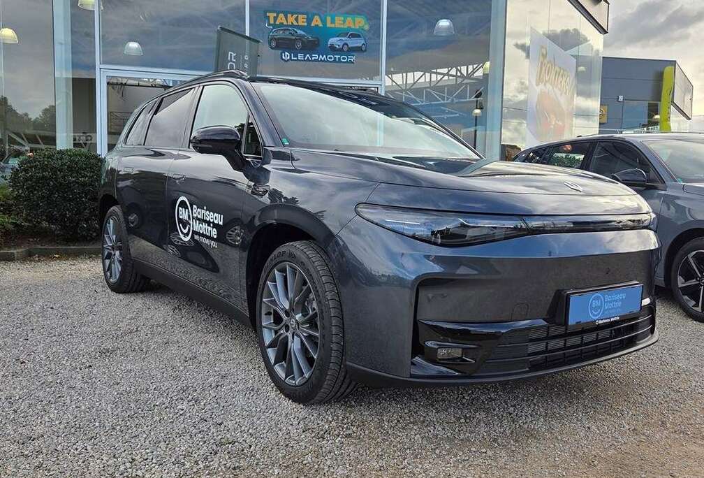 REEV DESIGN 215PK AUTOMAAT 5DRS * AUTONOM v