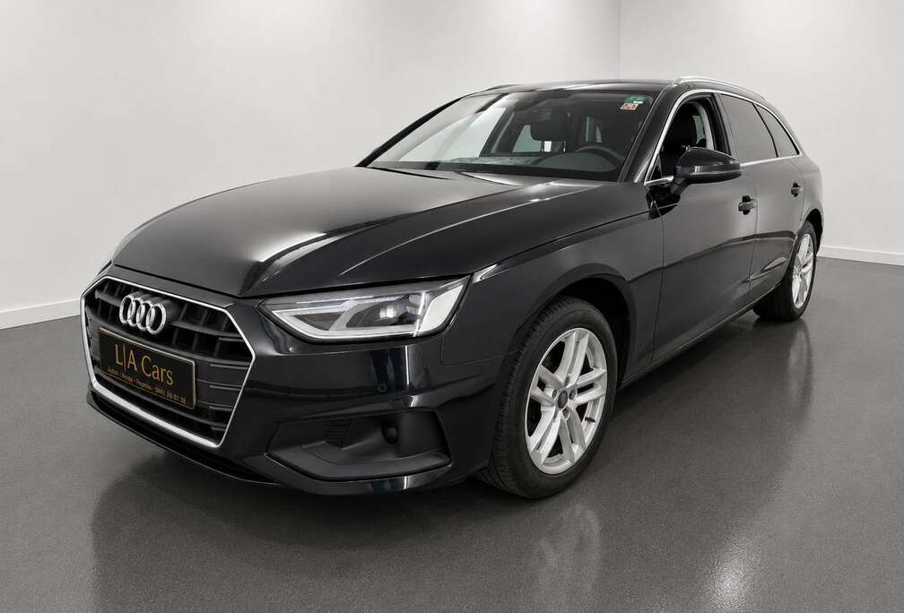 Audi 1ER MAIN CARNET COMPLET AUDIGARANTIE 12MAUTOMAT