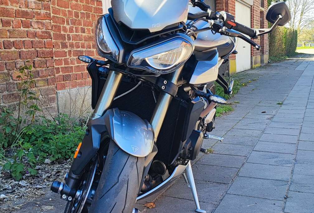 Triumph RS