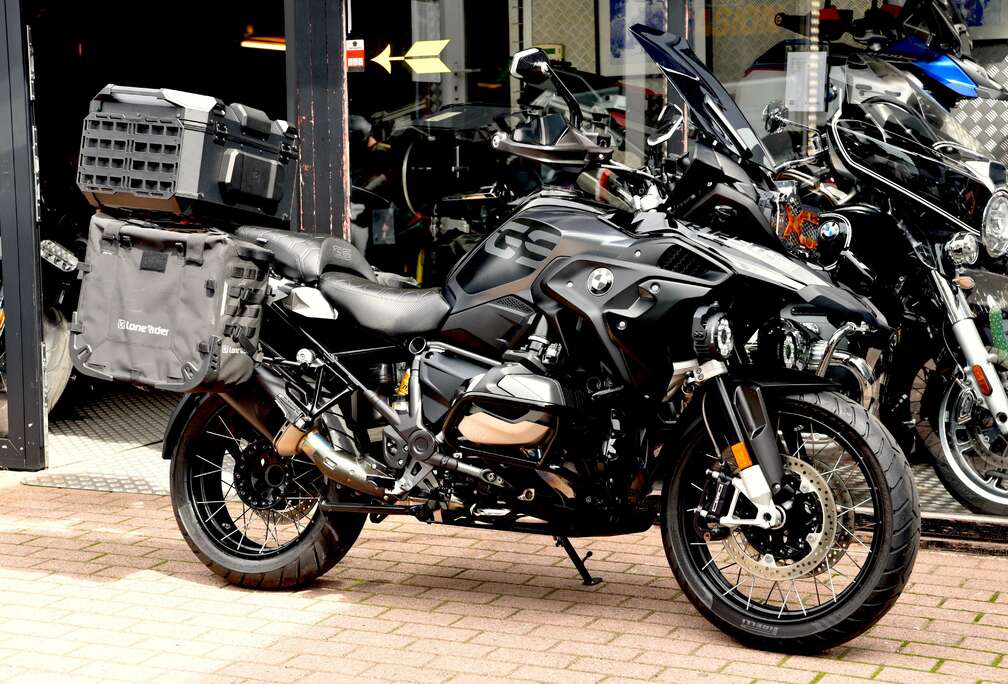 BMW TRIPLE BLACK ***MOTO VERTE***