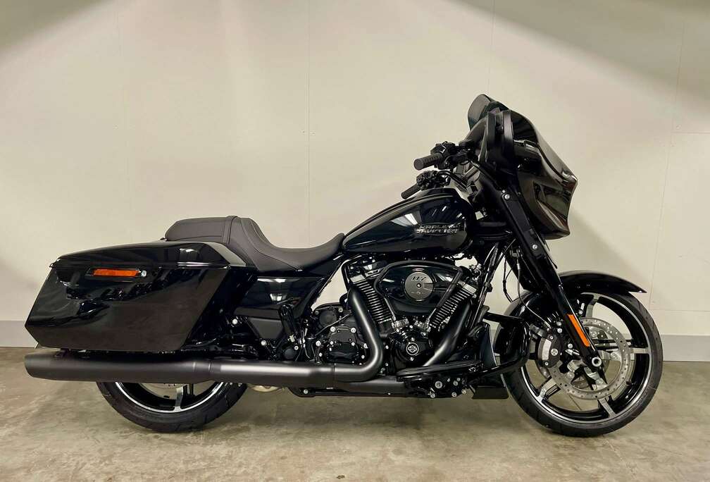 TOURING FLHX Black Finish