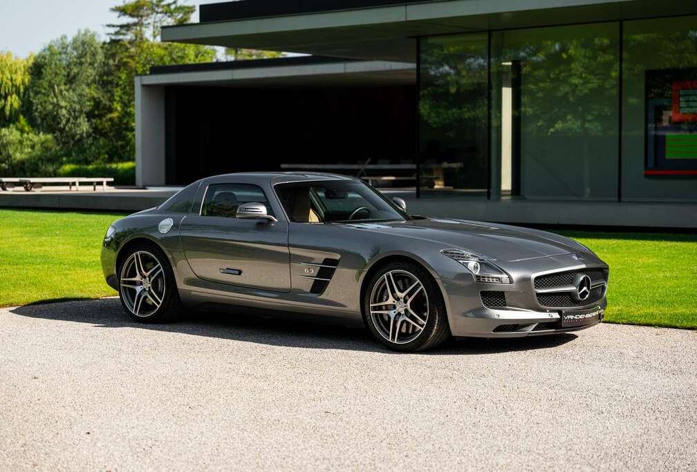 Mercedes-Benz SLS AMG Coupe AMG SPEEDSHIFT DCT