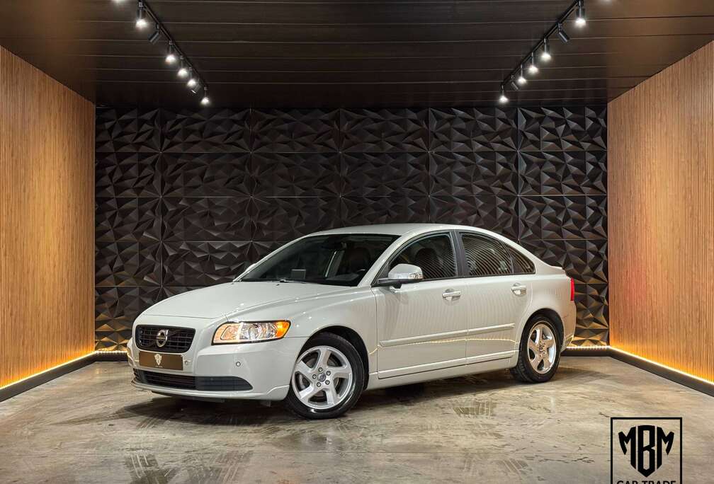 Volvo 1.6 D DRIVe 12 Maanden GARANTIE Airco Cruise Control BLIS Navi Leder Trekhaak Parkeersensoren