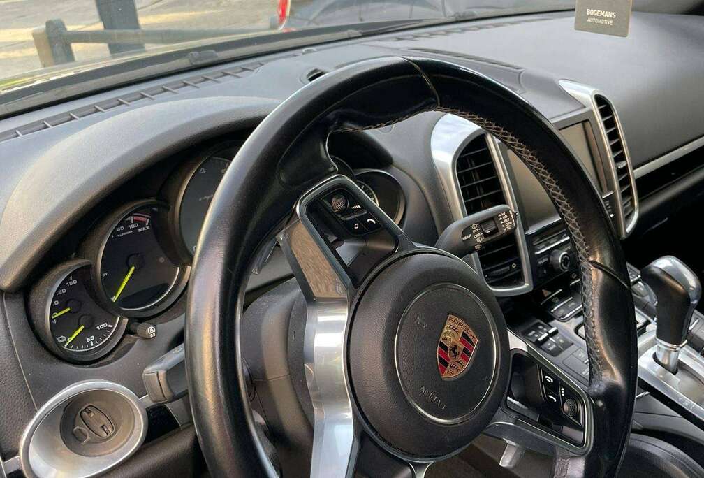 Porsche Cayenne 3.0i V6 Hybrid Tiptronic S