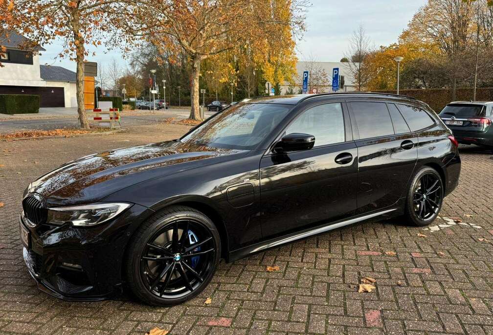 BMW E TOUR / M-SPORT / PANO / LASR / HUD / 19\