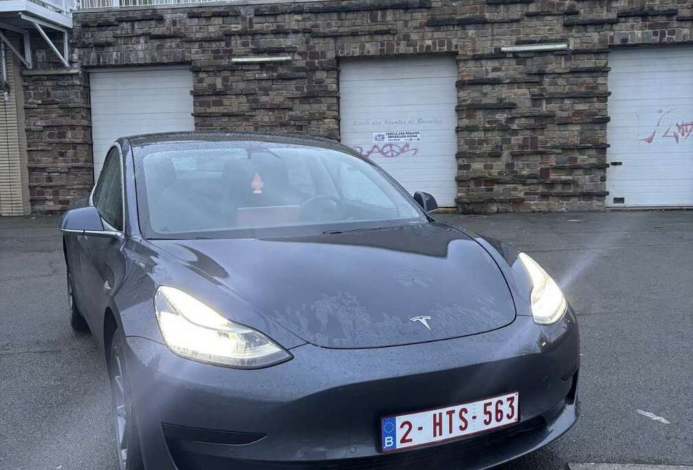 Tesla 75 kWh Long-Range Dual Motor