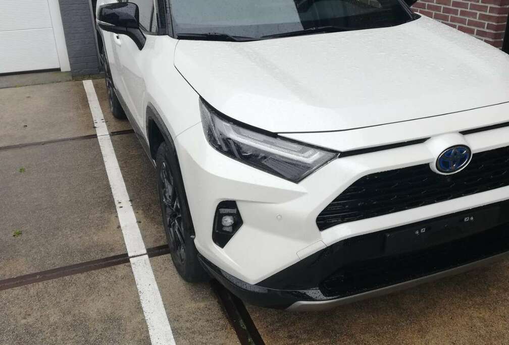 Toyota 2.5 4x2 Hybrid Style Selection